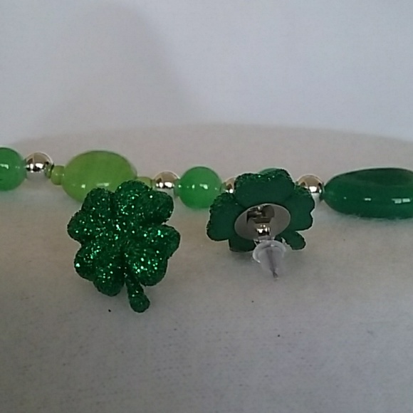Glitter four leaf clover post earrings - Picture 3 of 3